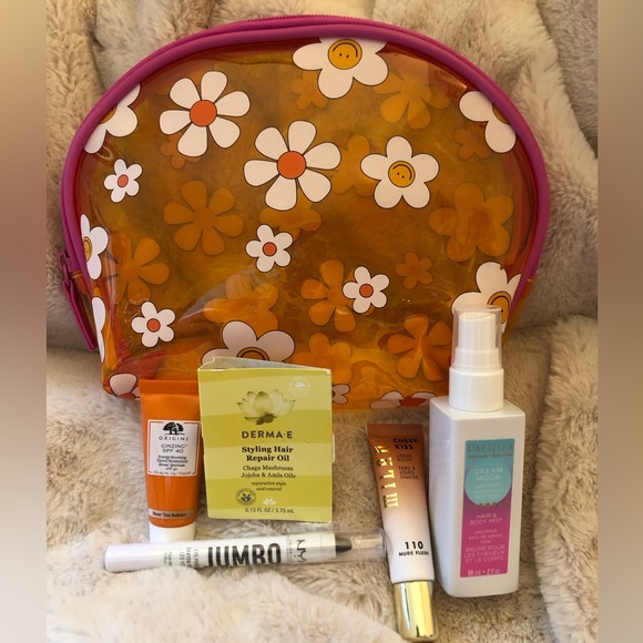 Ulta 20-piece make-up bag and samples - Picture 2 of 4